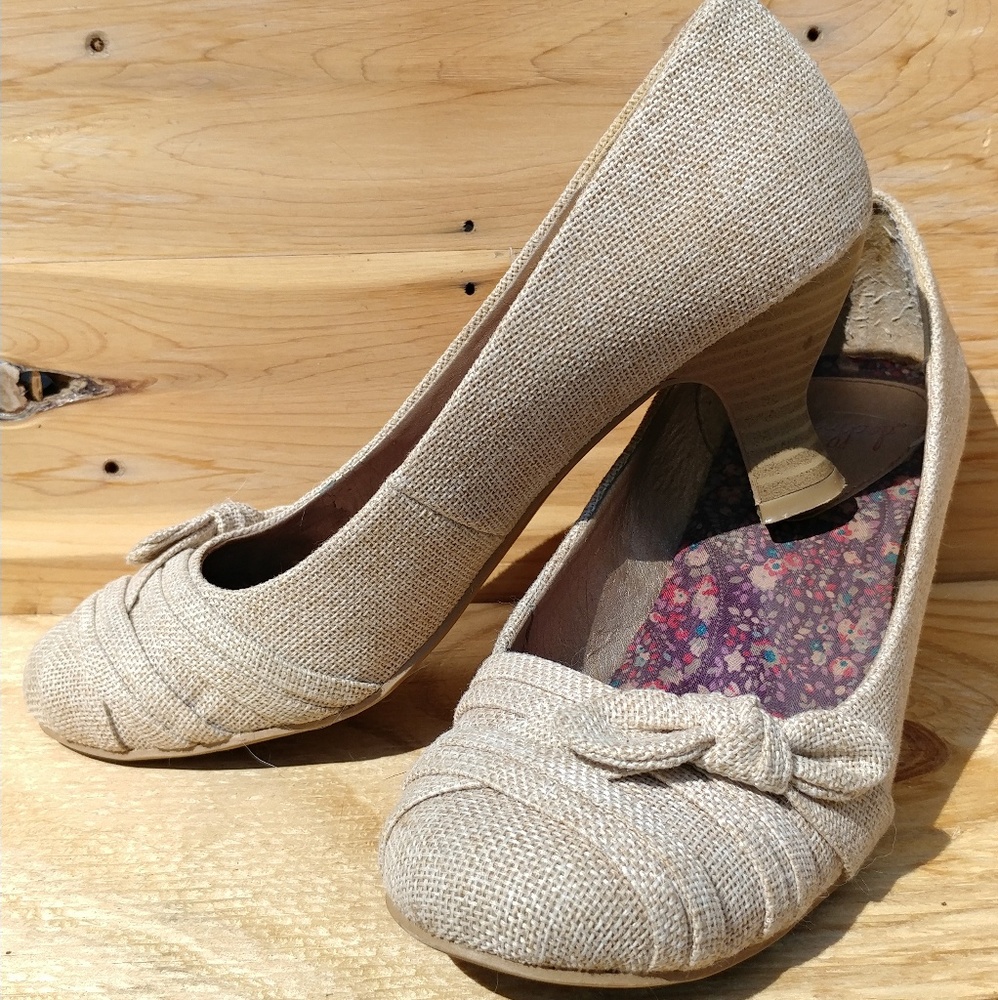 Tan Kitten Heels